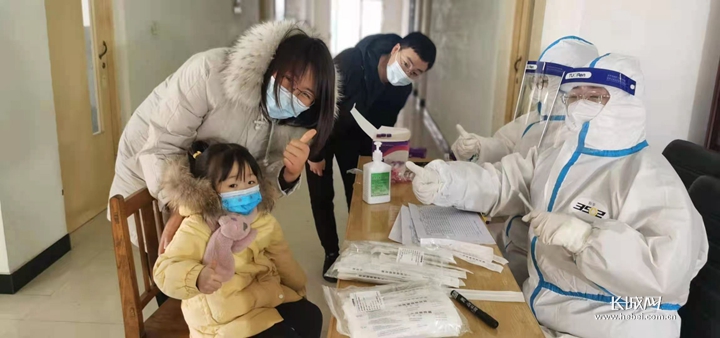 图2 图说 白衣为甲,抗疫有我,石家庄加油!李永供图