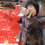 剪刀下的“红色主题作品”—石俊凤