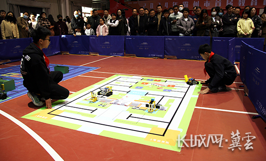图为比赛现场。2