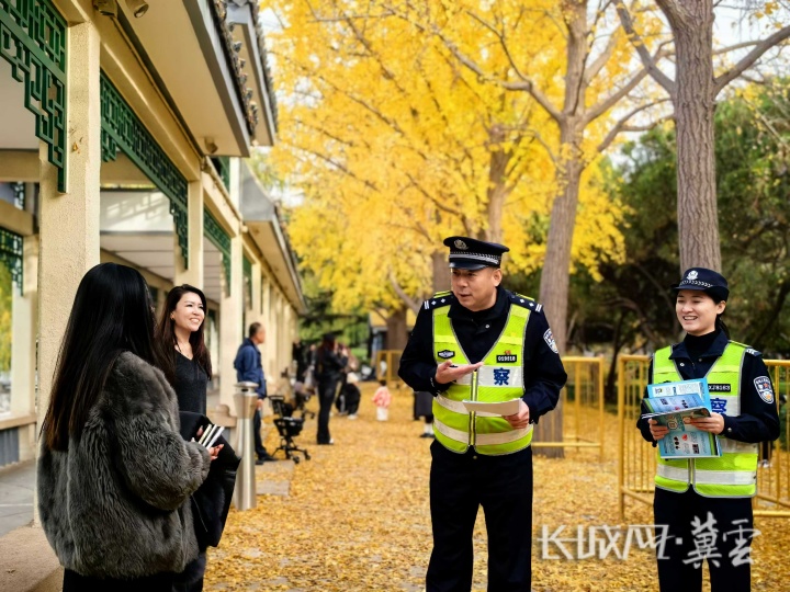 邯郸交巡警强宣传 全民共同话安全