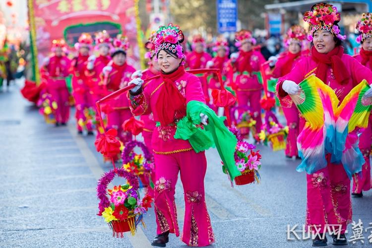 万全区：精彩社火闹元宵