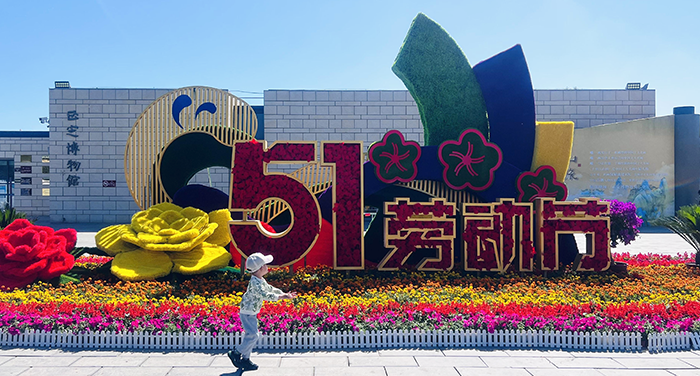 繁花扮靓正定古城 立体化景观为游客呈现鲜花盛宴