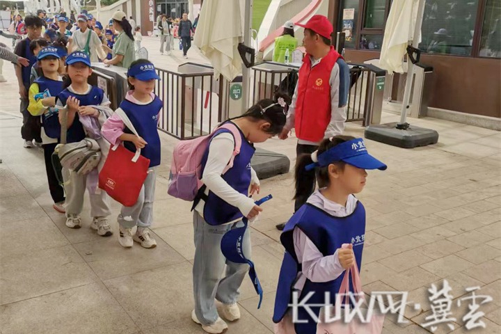 邯郸邯山区：“志愿红”为“五一”假期文旅活动暖心护航