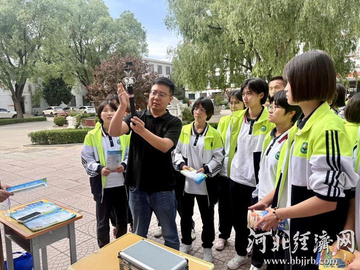 曲阳举办气象防灾减灾科普活动