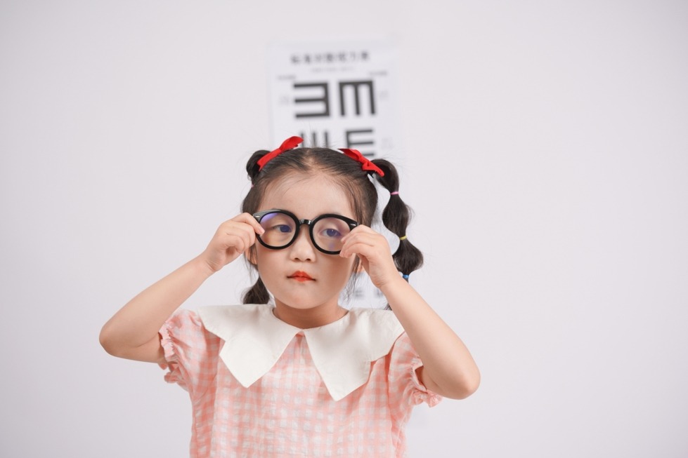 高度近视人群当心“眼底危机”