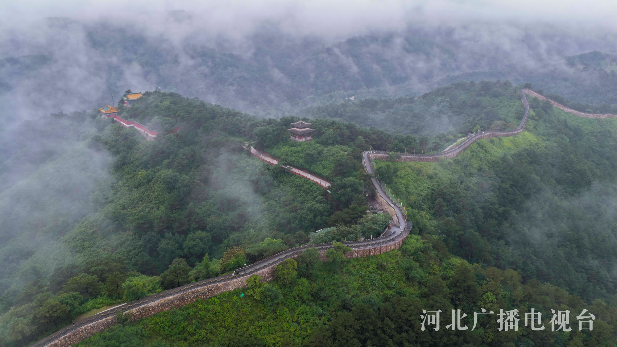 承德：云雾缭绕 晨景如画