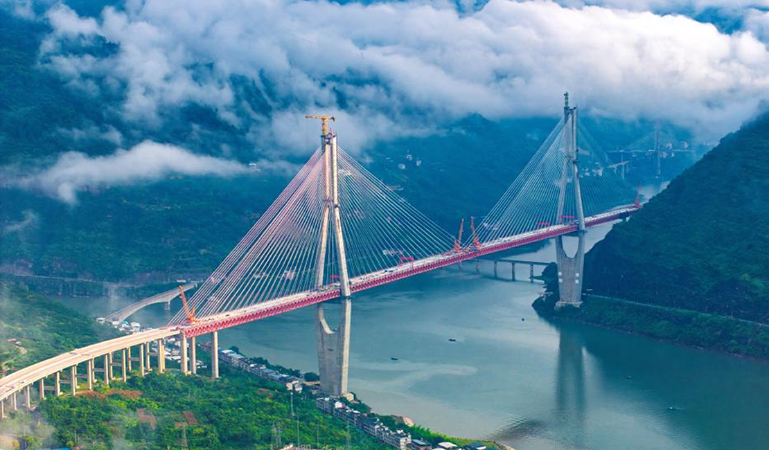 云南绥江：新市金沙江特大桥合龙