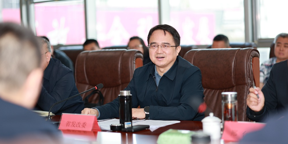 新闻侧记：在个性问题中寻求共性解法