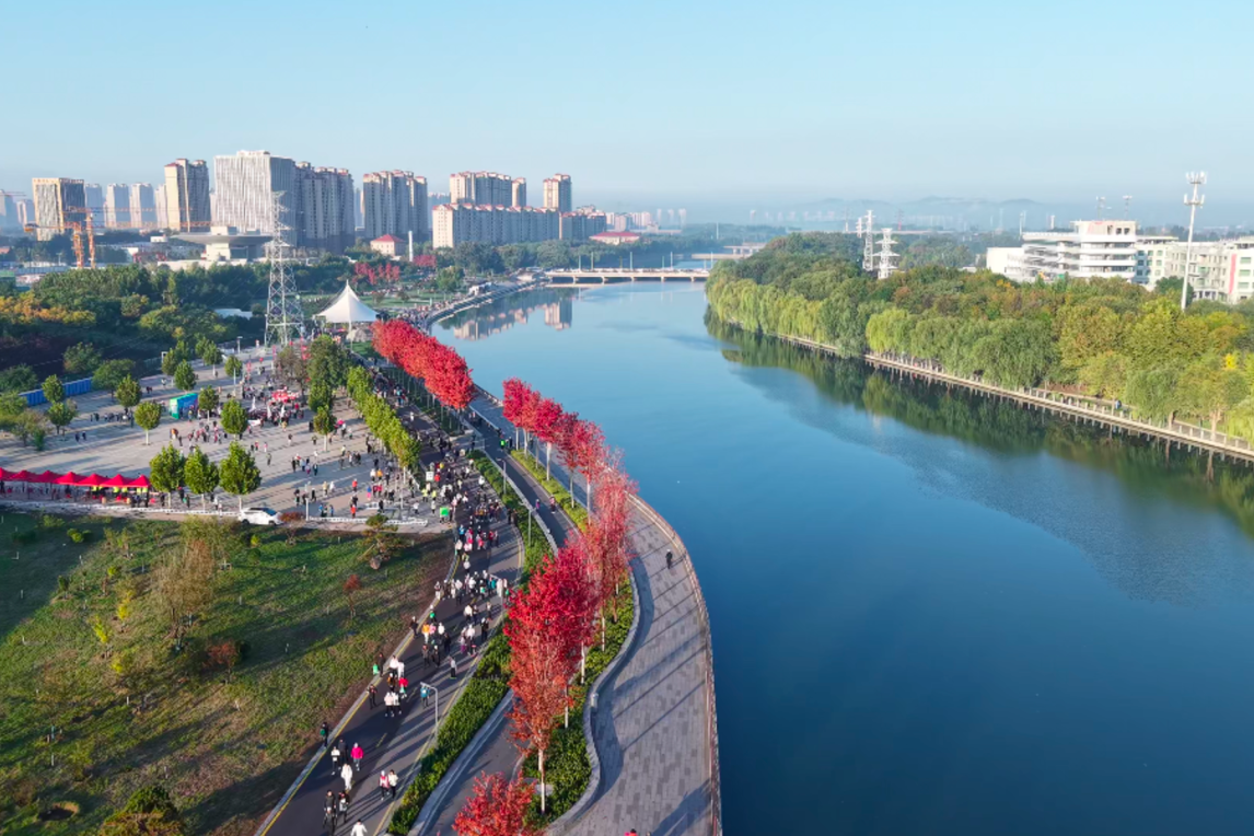 绿道串起风景线 三万市民踏秋行