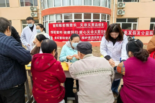 温情涌动 情暖湖城