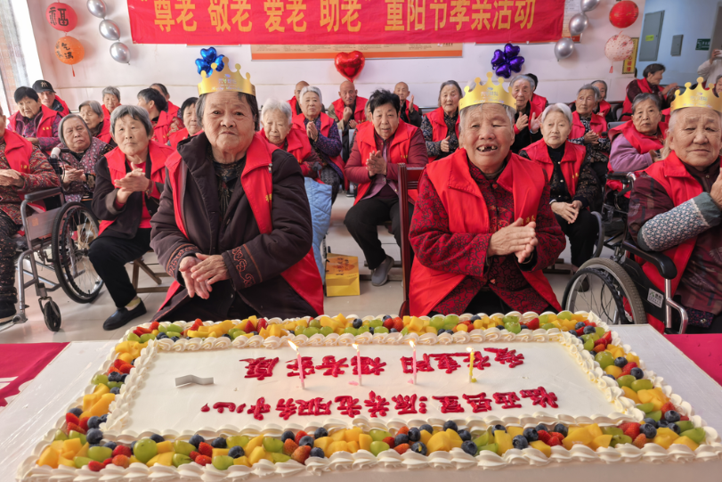 邢台临西：爱满重阳节 情暖老人心