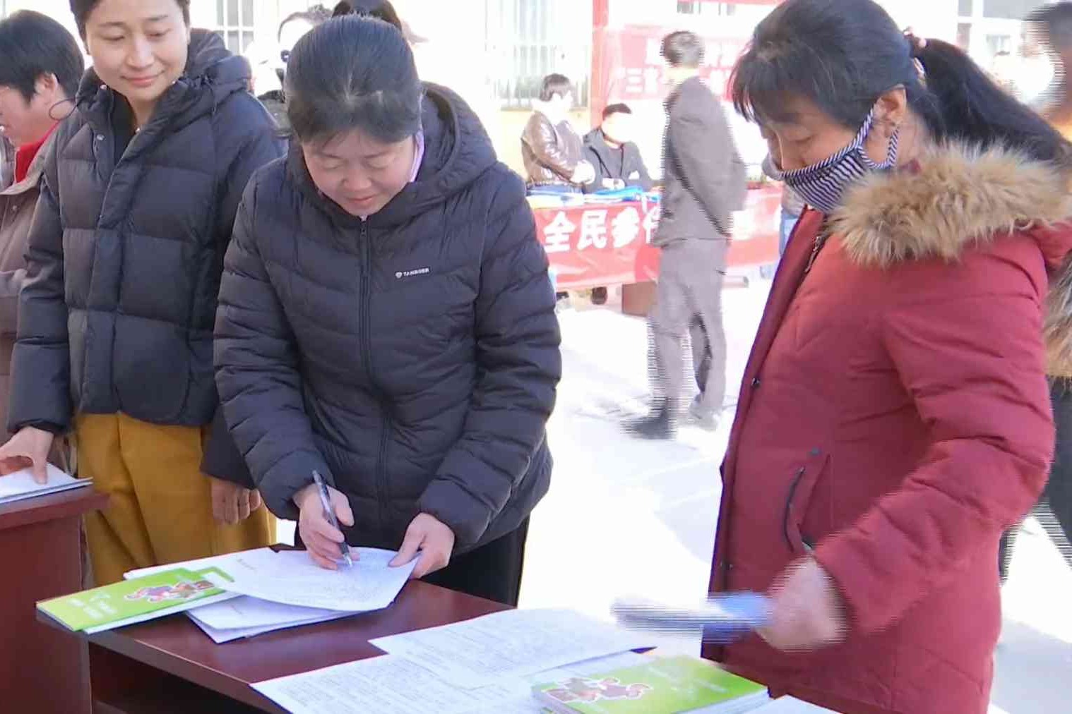 衡水市人大常委会机关开展法治宣传活动