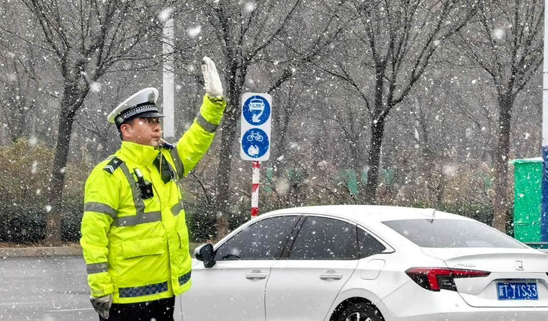 风雪无阻，温暖守护——各地多举措迎寒潮保民生