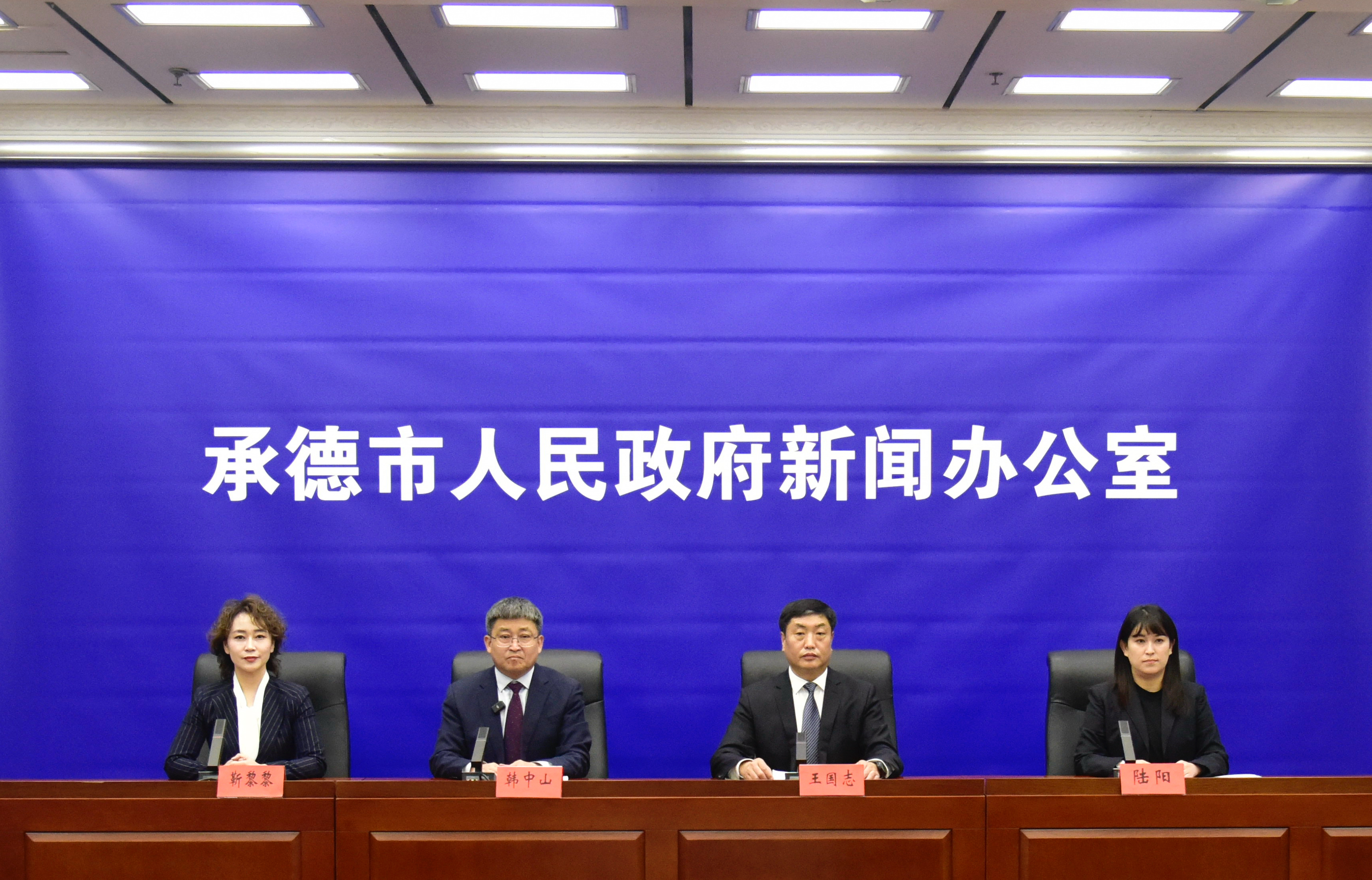 26���������¡�5����Ʒ��·���е���������������Լ��