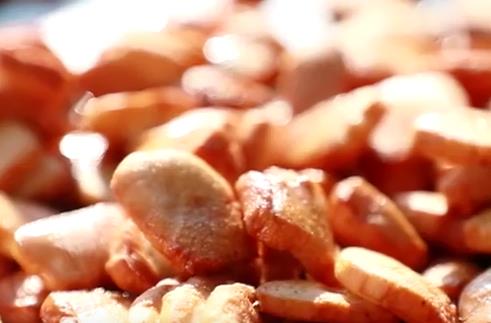 石家庄井陉矿区：巧手做云头 香飘邻里间