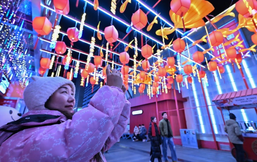 流光溢彩湾里庙