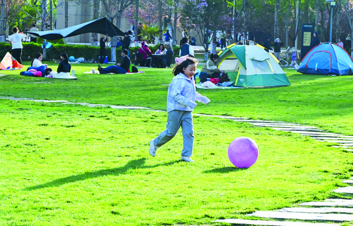 石家庄：共享绿地 拥抱春光