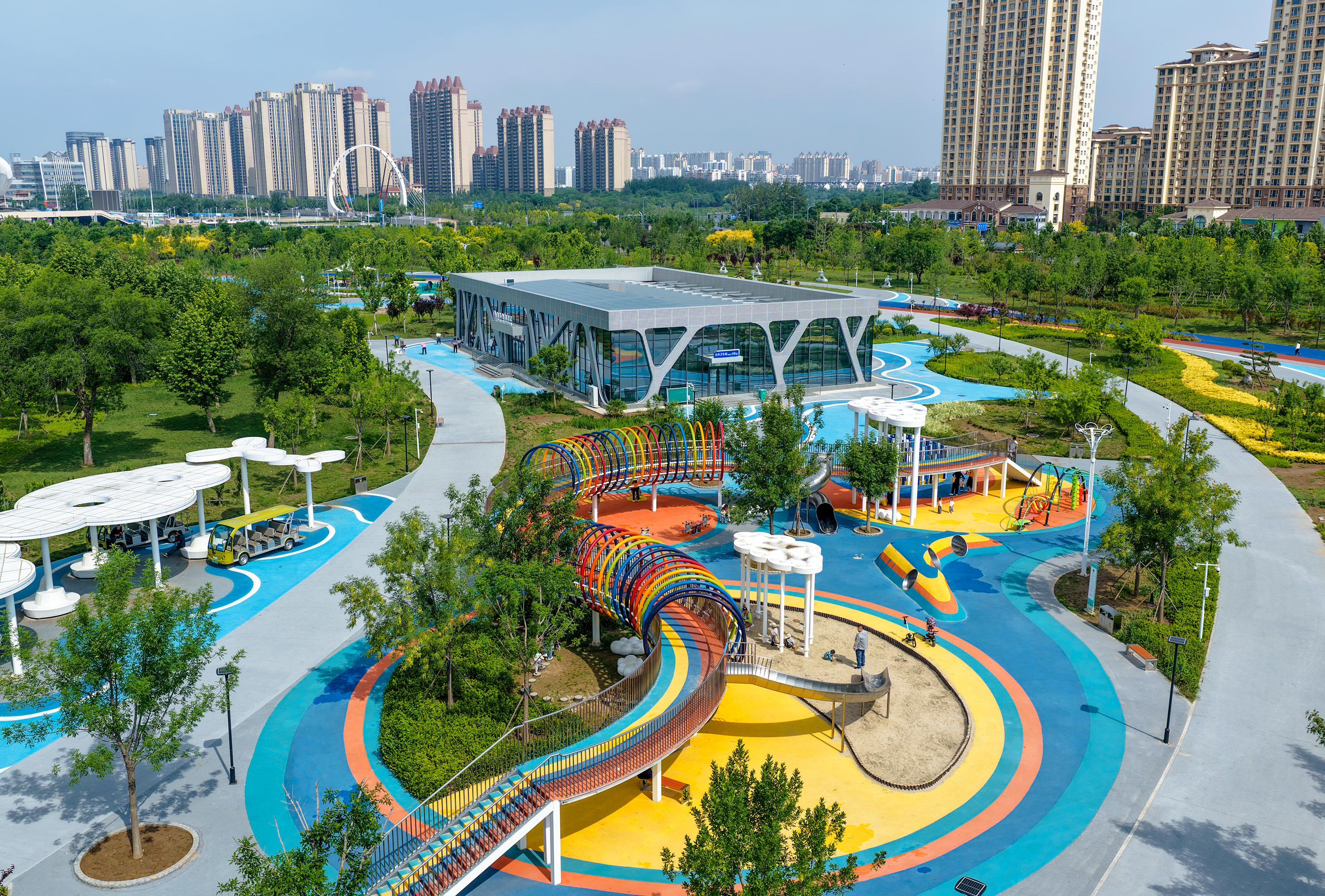 衡水：奥体公园景致怡人 市民休闲乐享美好时光
