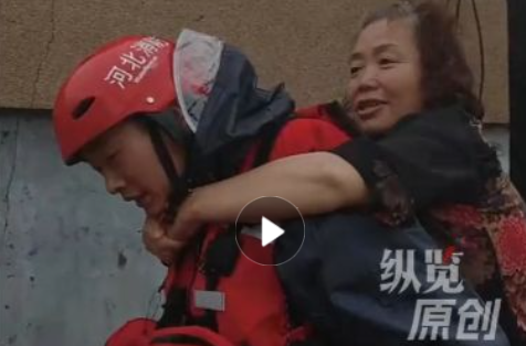 微视频｜承德宽城遭遇强降雨，朝阳小区7人被困，消防员护送群众全部安全转移