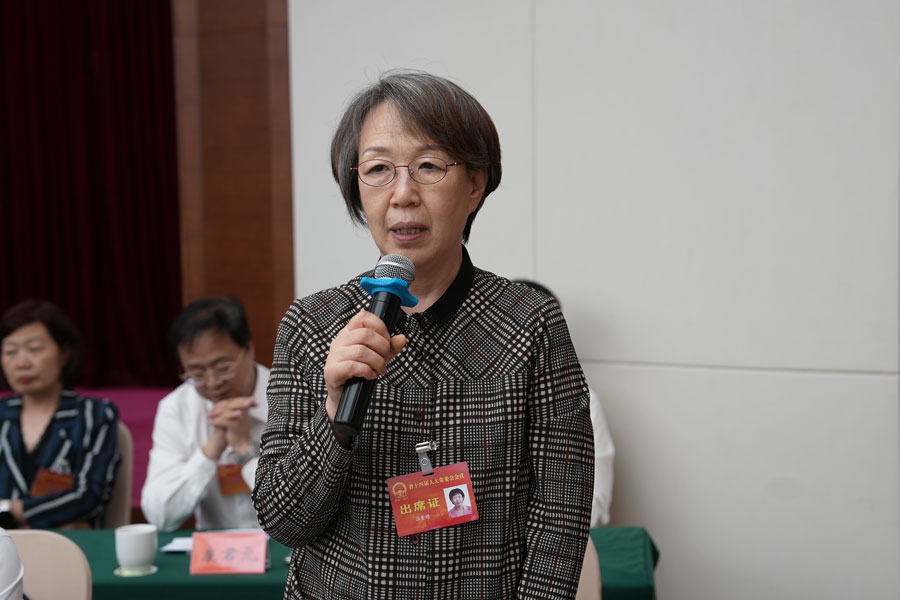 省人大常委会委员吕素维提问