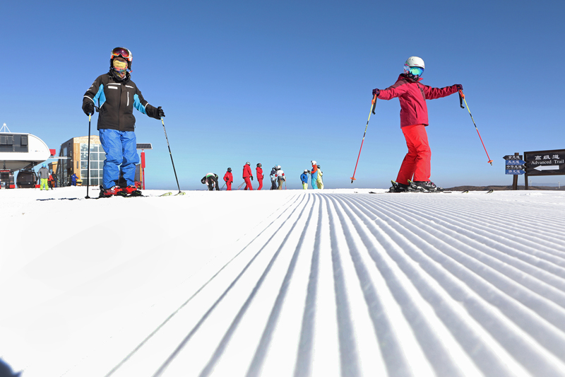 河北张家口：万龙滑雪场开滑_河北经济网