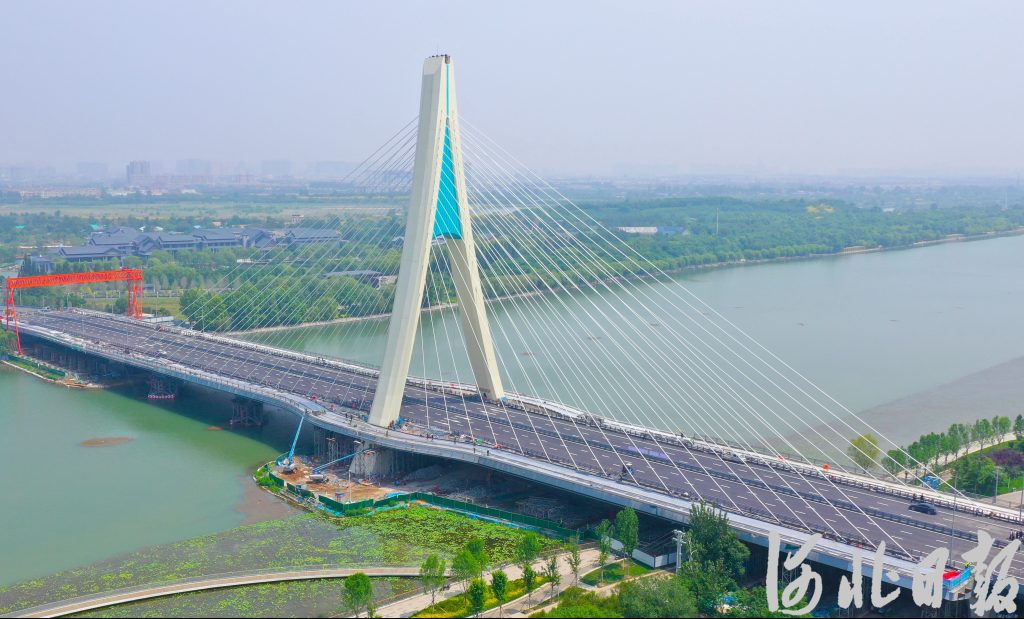 安徽旺斯建造工程获得预制桥梁伸缩缝结构专利进步伸缩缝全体结构的稳定性