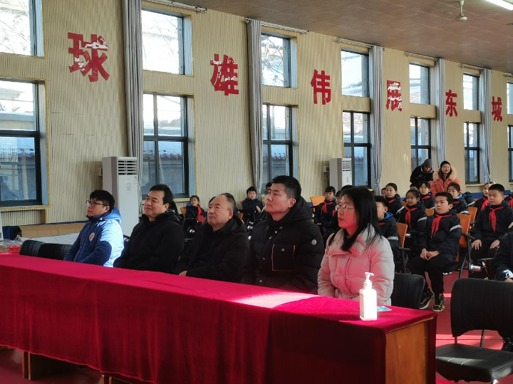 史冬鹏教练受邀到石家庄藁城区廉州镇东城小学指导体育运动工作