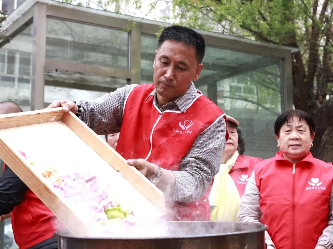 雷打不动的周末之约，为老人的孤独按下暂停键
