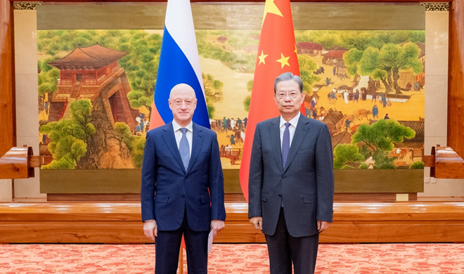 赵乐际会见俄罗斯国家杜马副主席巴巴科夫
