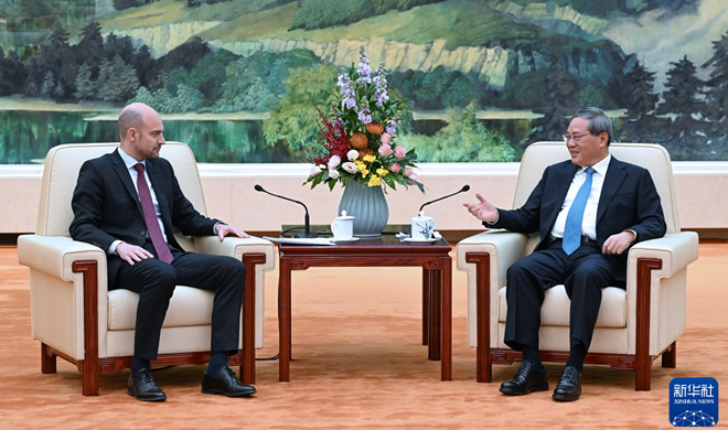 李强会见法国外长巴罗
