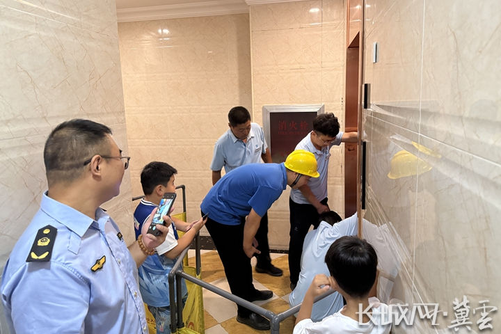 筑牢安全防线丨迁西县：开展电梯安全应急演练培训活动