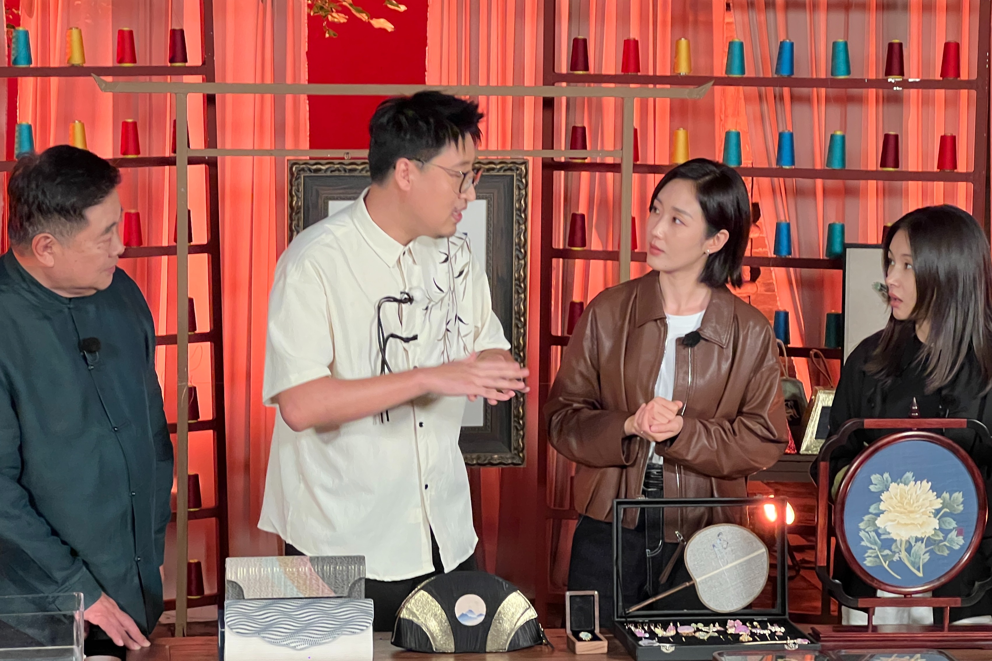 《非遗里的中国》走进定州 解锁缂丝技艺的浪漫与神奇