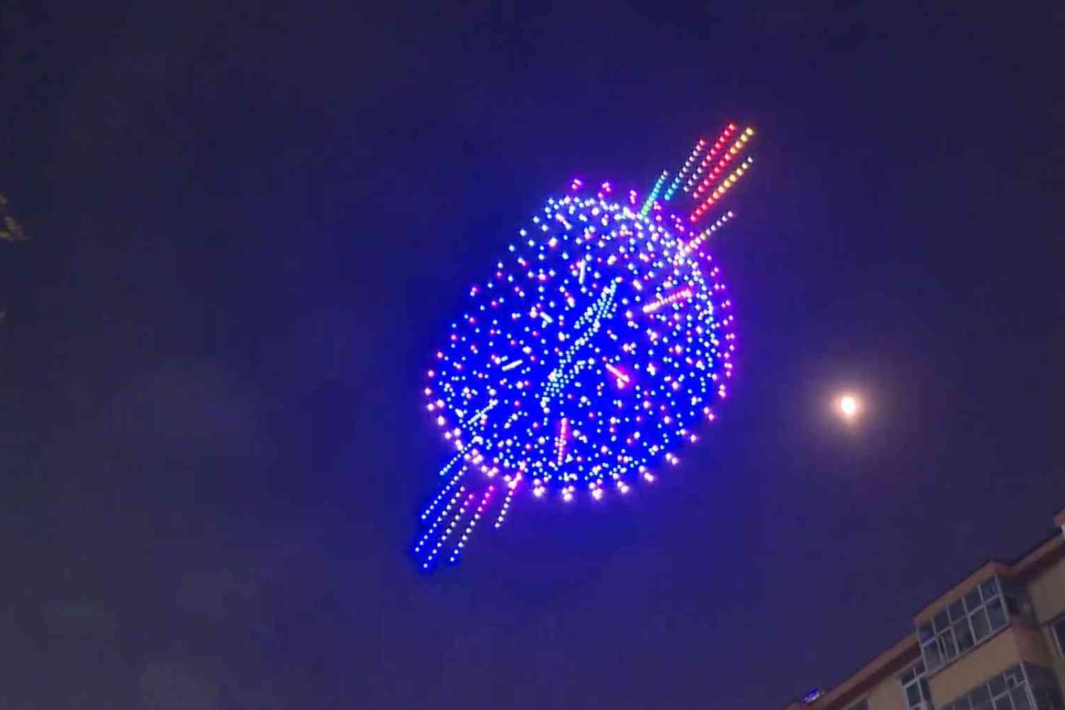 “冀兴闪耀·筑梦未来”文艺晚会燃动衡水 千架无人机绘就城市盛景