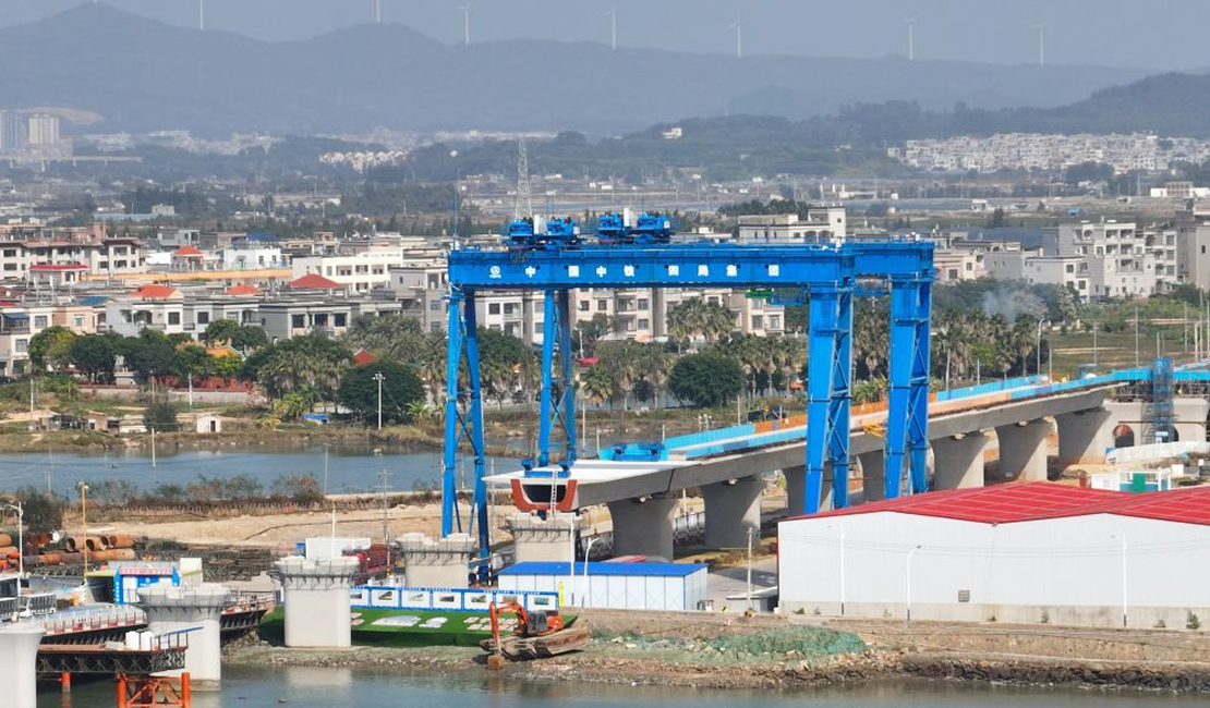 漳汕高铁全线进入跨海大桥架梁施工阶段