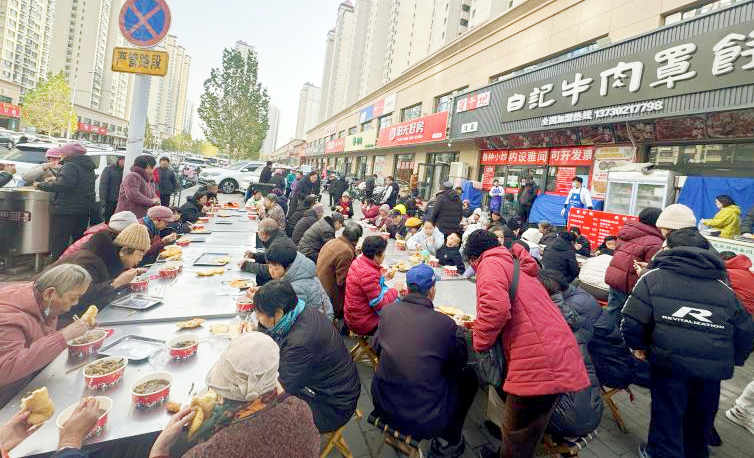 小善举汇聚大温暖：爱心公益助餐 传递城市温度