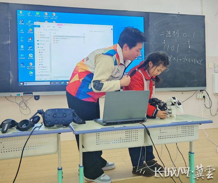 张家口：AI科普进小学 童心启智向未来