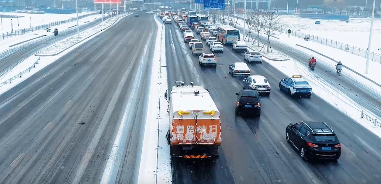 与“雪花”赛跑！石家庄启动“即下即清”除雪模式