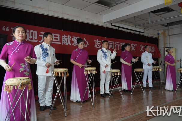 唐山迁安：送温情喜迎新年暖夕阳