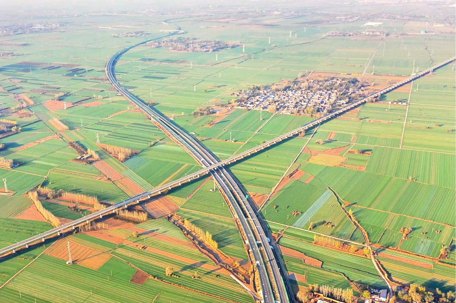 全省唯一！邯港高速衡水段入选2025年全国“公路+农业”融合发展“十佳案例”