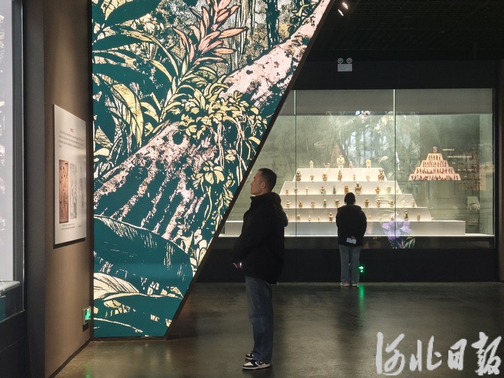 5.2万余人次观众走进河博过“文化元旦”