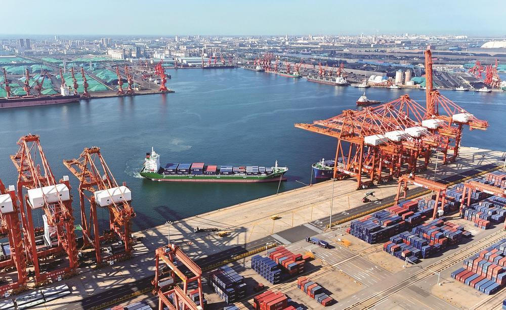 唐山港：综合贸易大港建设步履铿锵