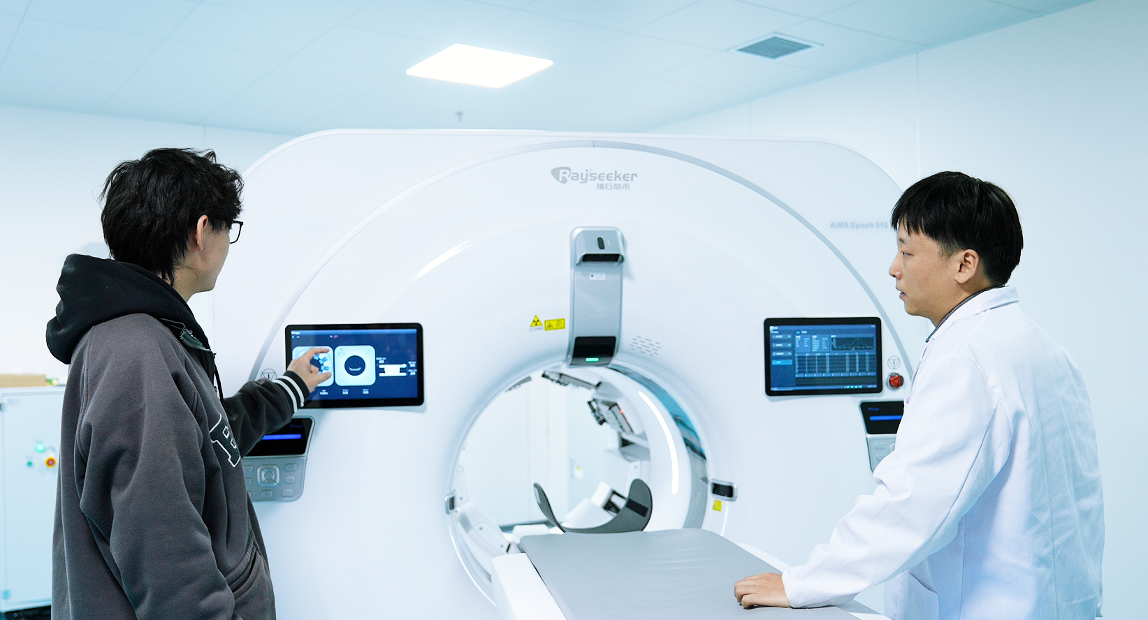 2025“家国事”丨从大厂辞职，我为家乡生物医药产业敲代码