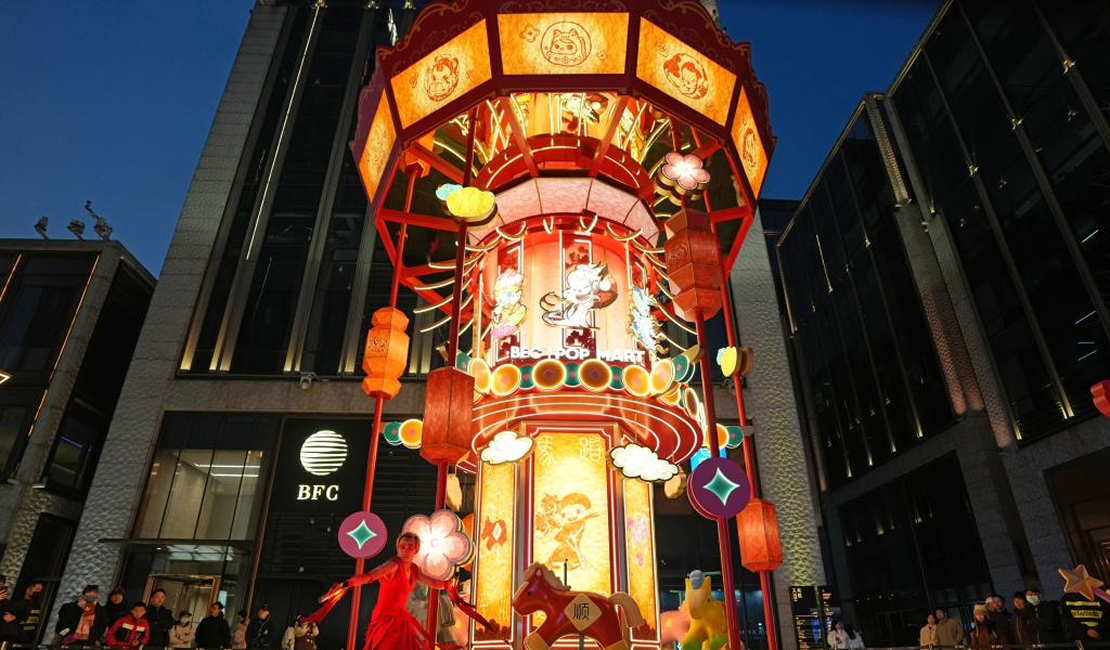 上海：豫园灯会首次“扩容” 点亮新春潮流风尚