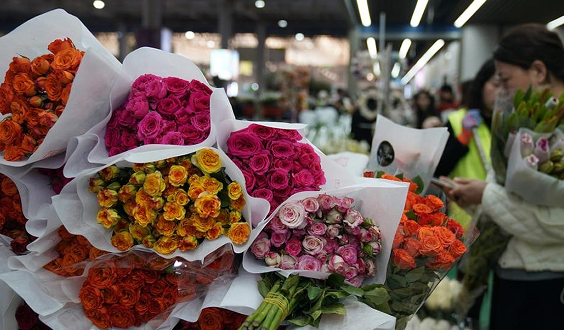 云南昆明：春节将至 鲜花俏销