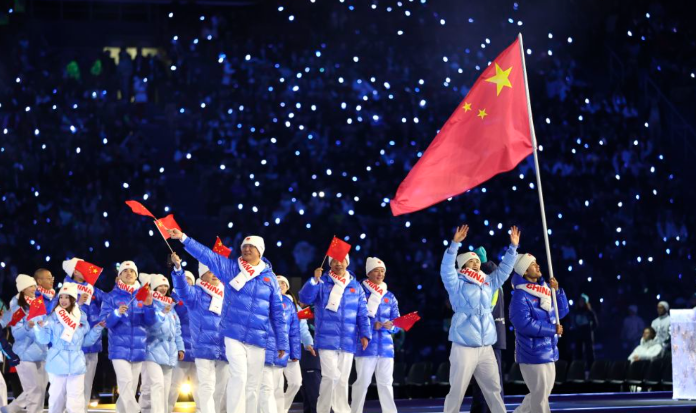 中国代表团入场米兰-科尔蒂纳冬奥会开幕式