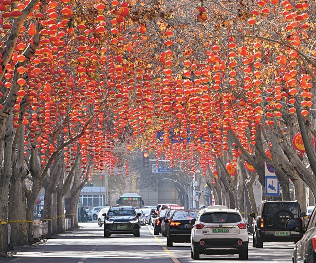 石家庄市主要街道悬挂起了灯笼、中国结