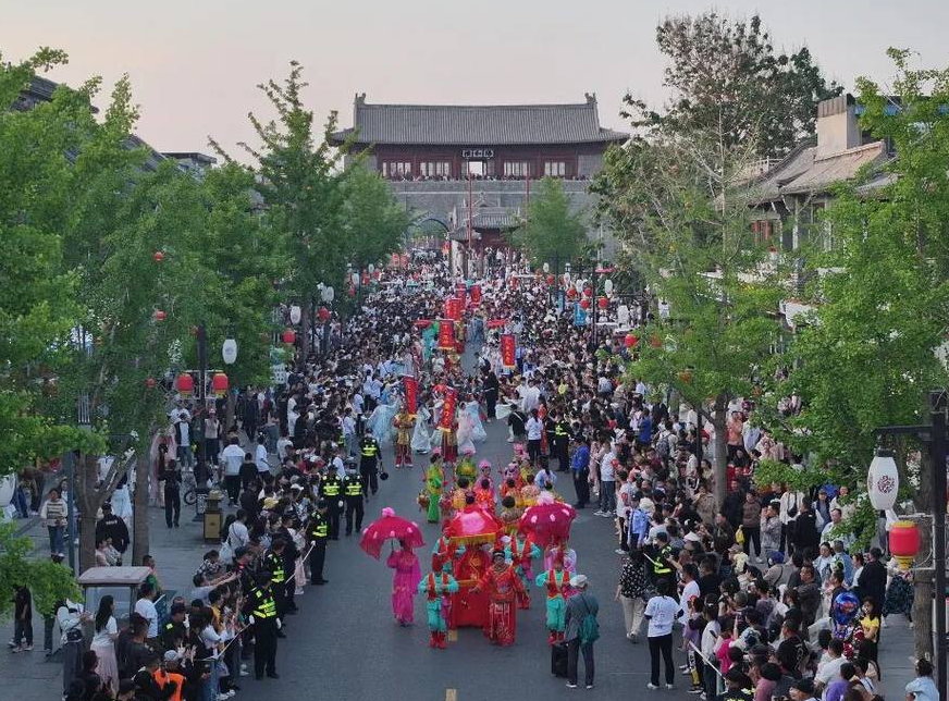 来正定古城，逛灯会、看非遗，邂逅最浓中国年