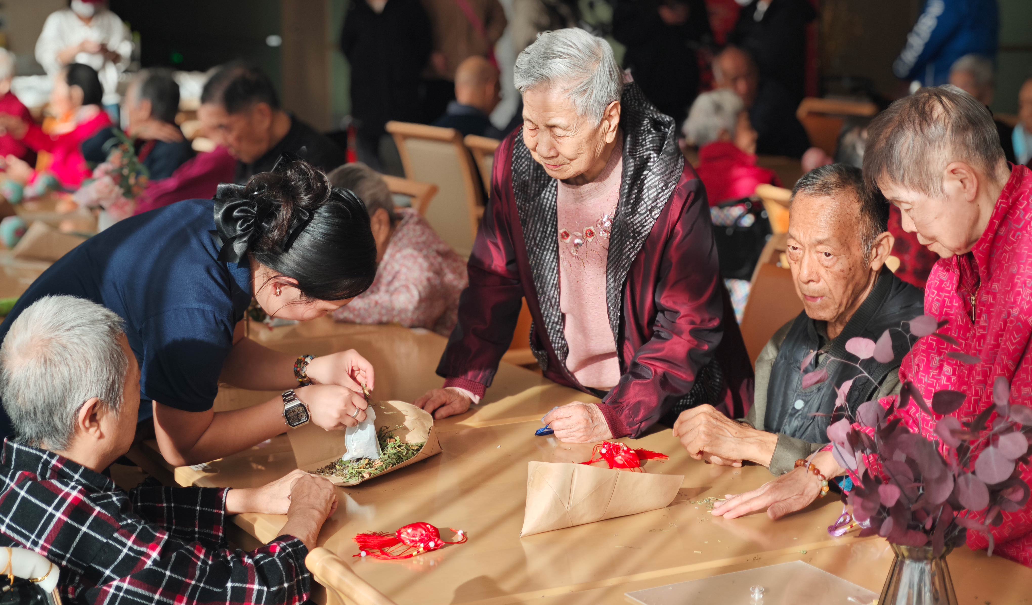 新春走基层丨当00后“扎进”养老赛道