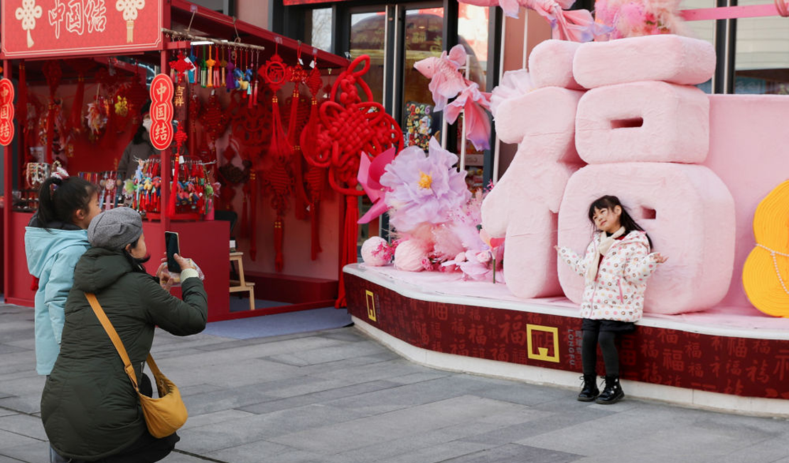 北京：隆福寺街区春节气氛浓