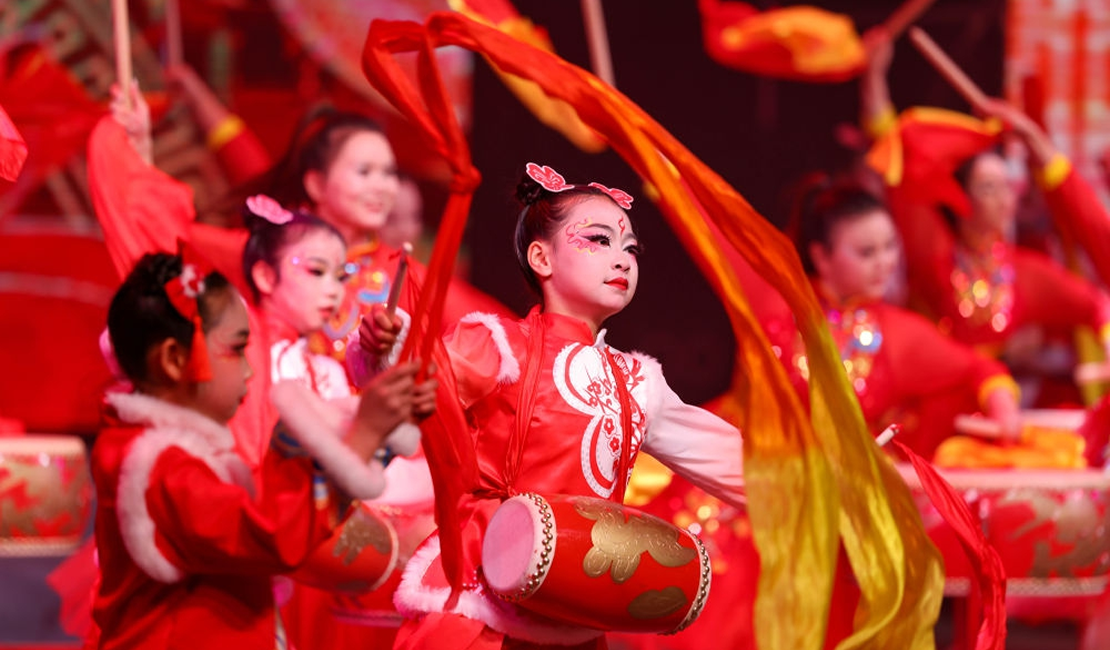 多彩民俗迎佳节